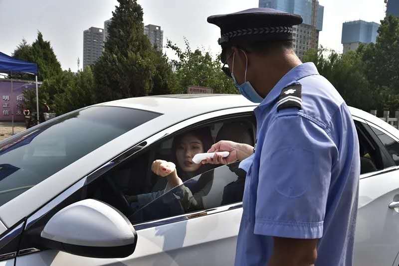 心里格外亲切