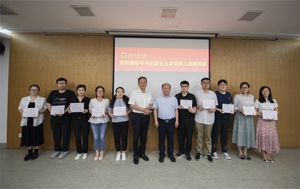ab8224f6a461440eb05593dd2a1d648e.jpg 第四期青年马克思主义者培养工程教师班