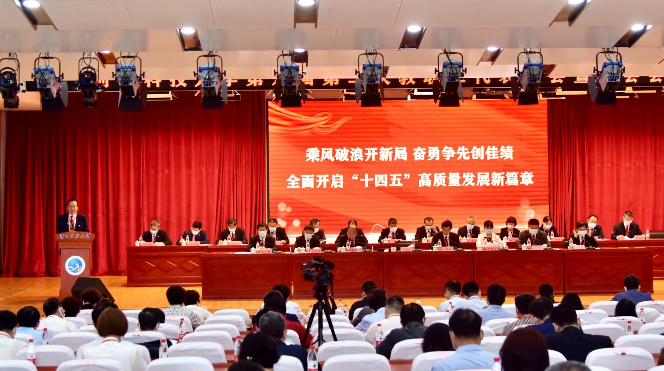 坚决做到“两个维护”