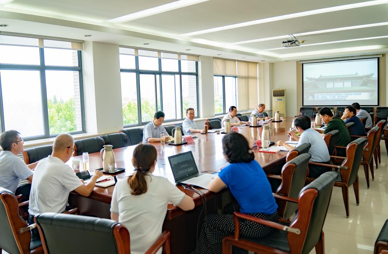 牢牢把握社会主义办学方向