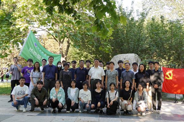 18a52883b9e54a1a8324ccfb37c8db05.jpg 校纪委书记姜昆在U8集团与西甲联赛达