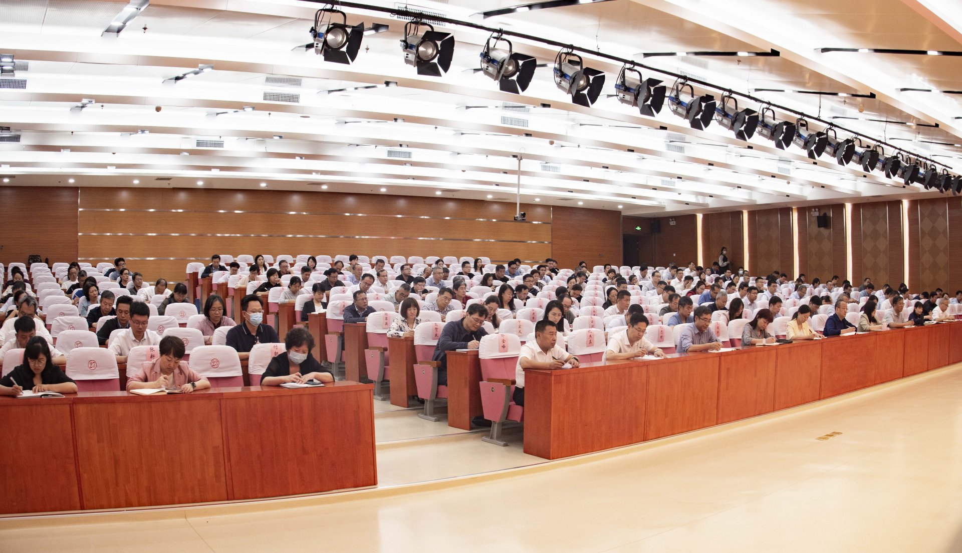 c5cbadfe27744342a7d1343ec5e5eaec.jpg U8集团官网官方网站平台介绍召开U8
