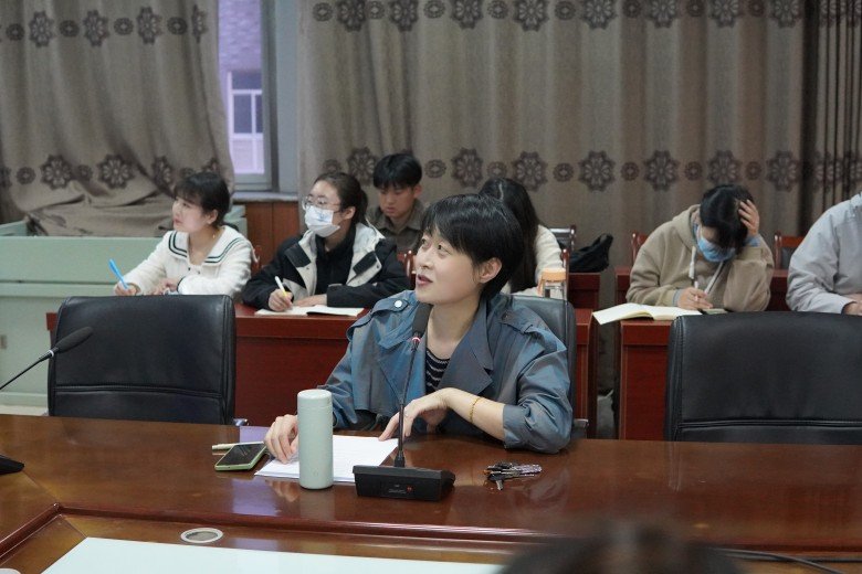 基于韩国“新村运动”的思考》的讲座