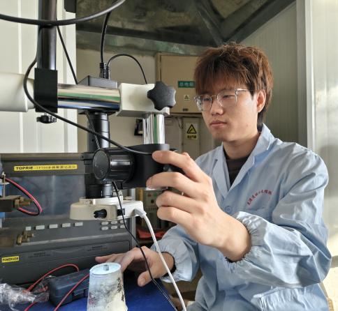 逐光而行”为主题的汇聚榜样力量