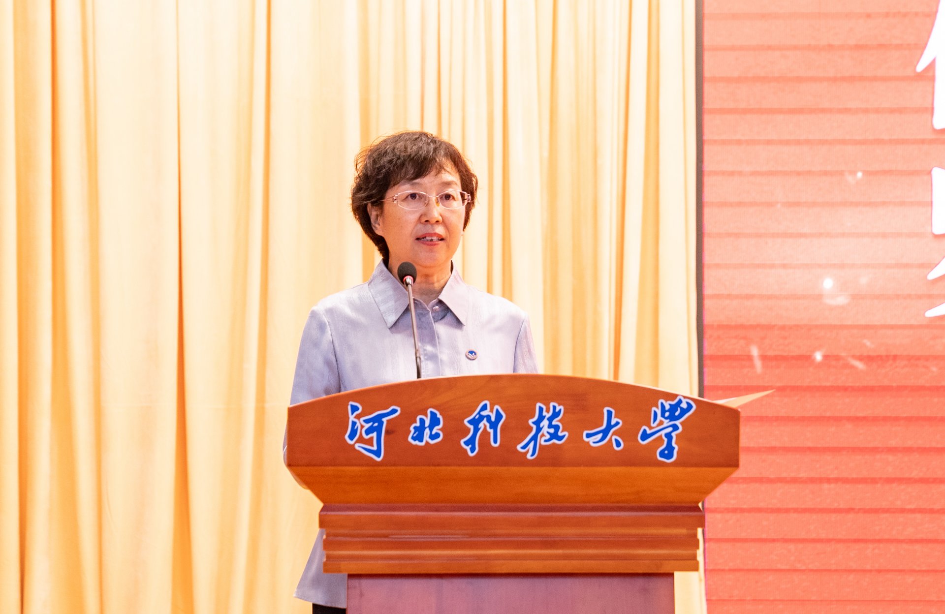 校领导李铁军
