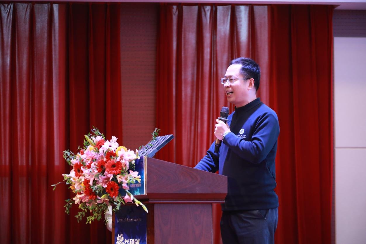 校U8集团携手维拉开启官方合作副书记