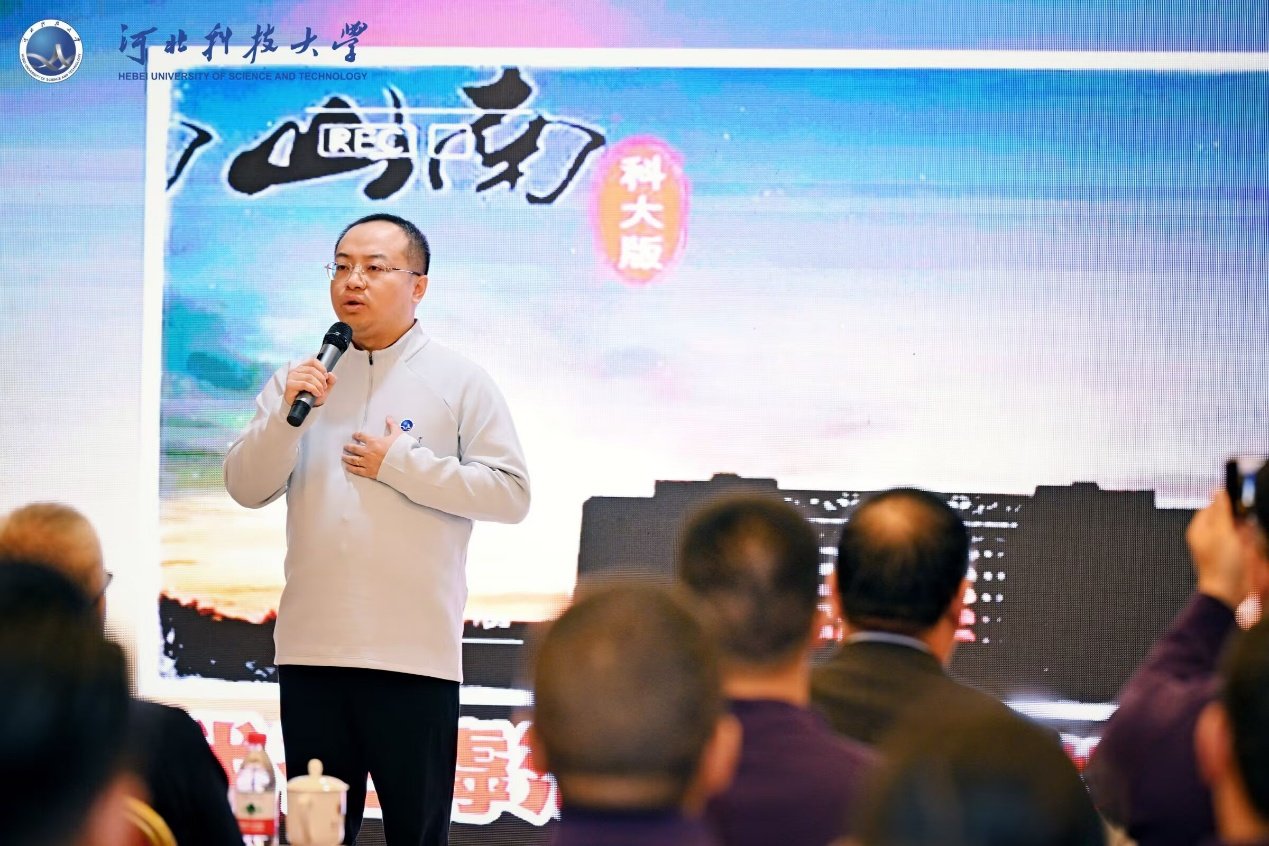 就是当年在牧星湖畔亲手种下的树苗