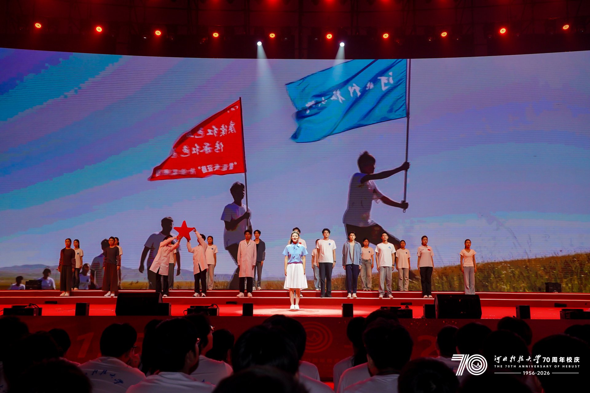 合唱团与教工灵芯舞蹈团